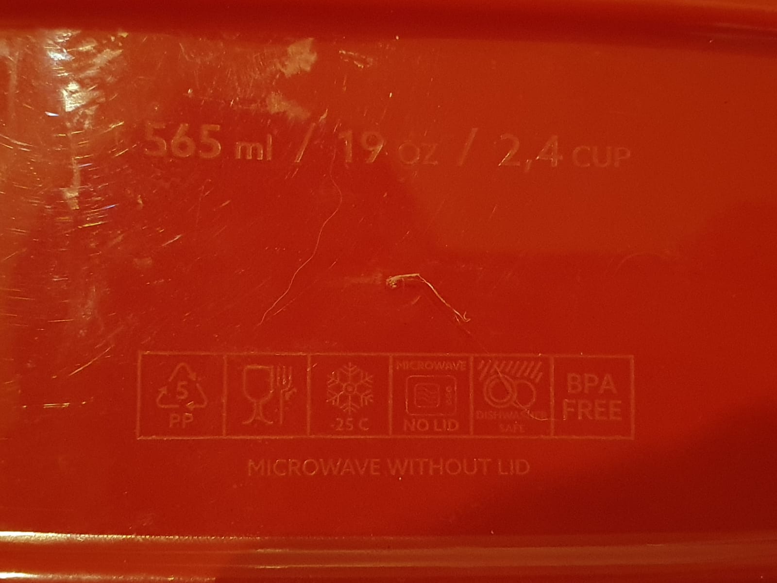 Beschriftung auf einer Frischhaltedose